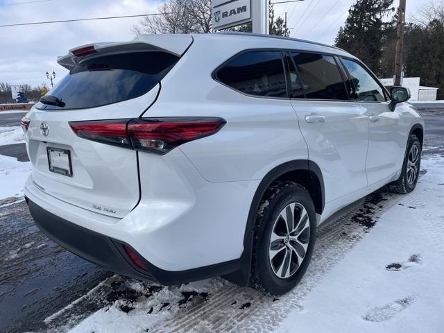 used 2022 Toyota Highlander car, priced at $36,995