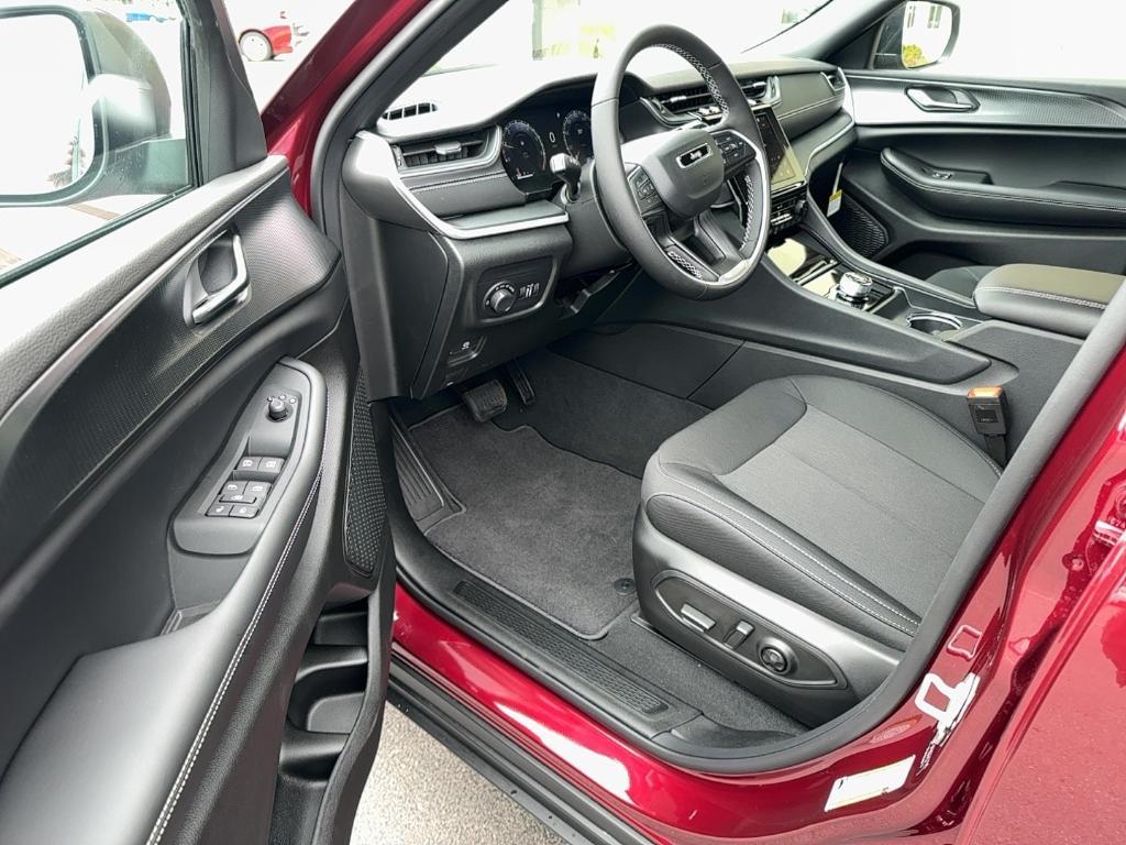 new 2025 Jeep Grand Cherokee L car, priced at $41,324
