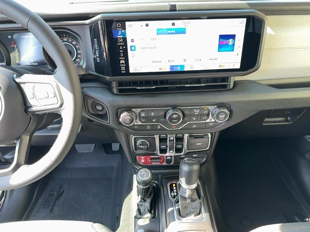 new 2025 Jeep Gladiator car, priced at $47,003