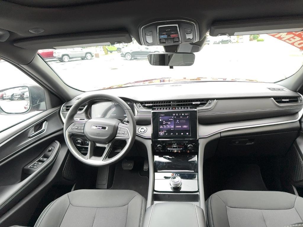 new 2025 Jeep Grand Cherokee car, priced at $41,767