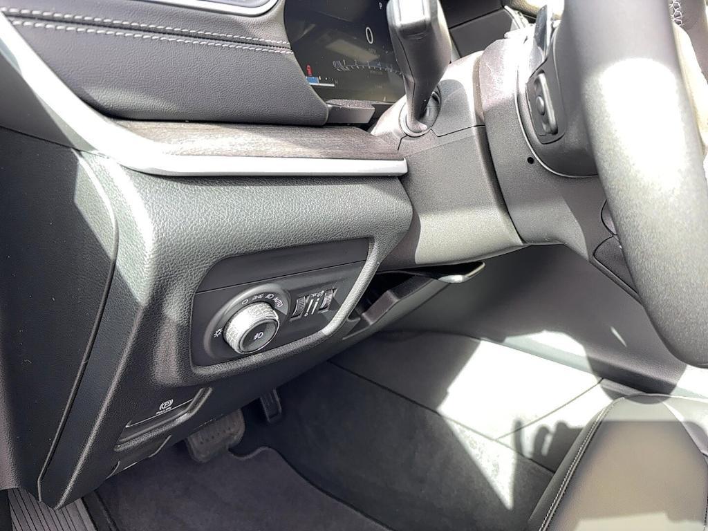 new 2025 Jeep Grand Cherokee car, priced at $43,308