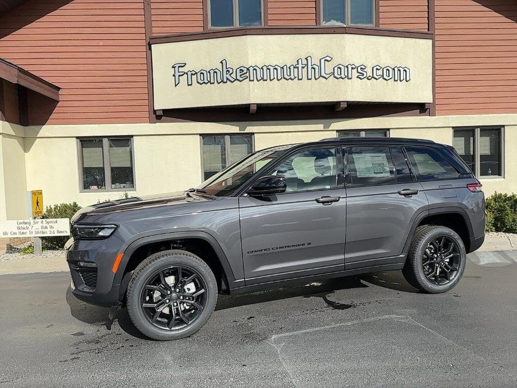 new 2025 Jeep Grand Cherokee car, priced at $43,308