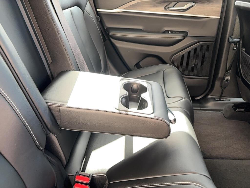 new 2025 Jeep Grand Cherokee car, priced at $43,308