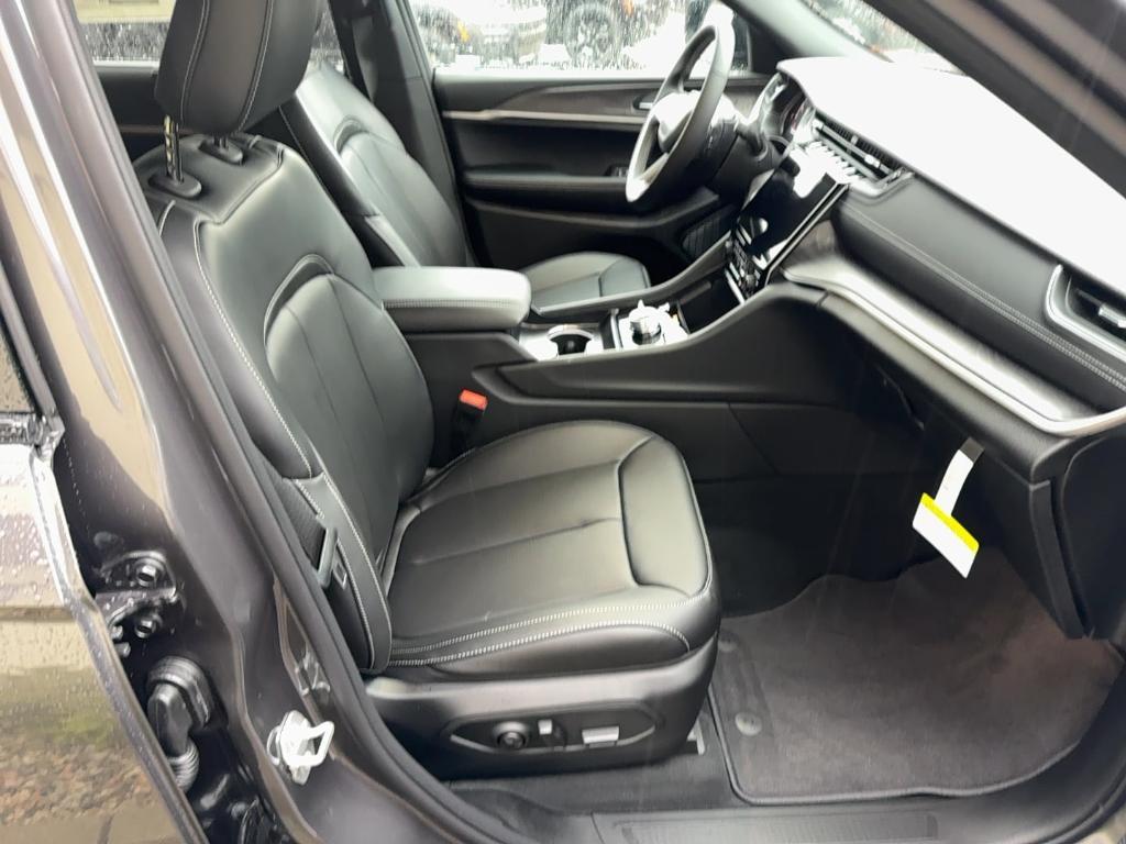new 2025 Jeep Grand Cherokee L car, priced at $53,682