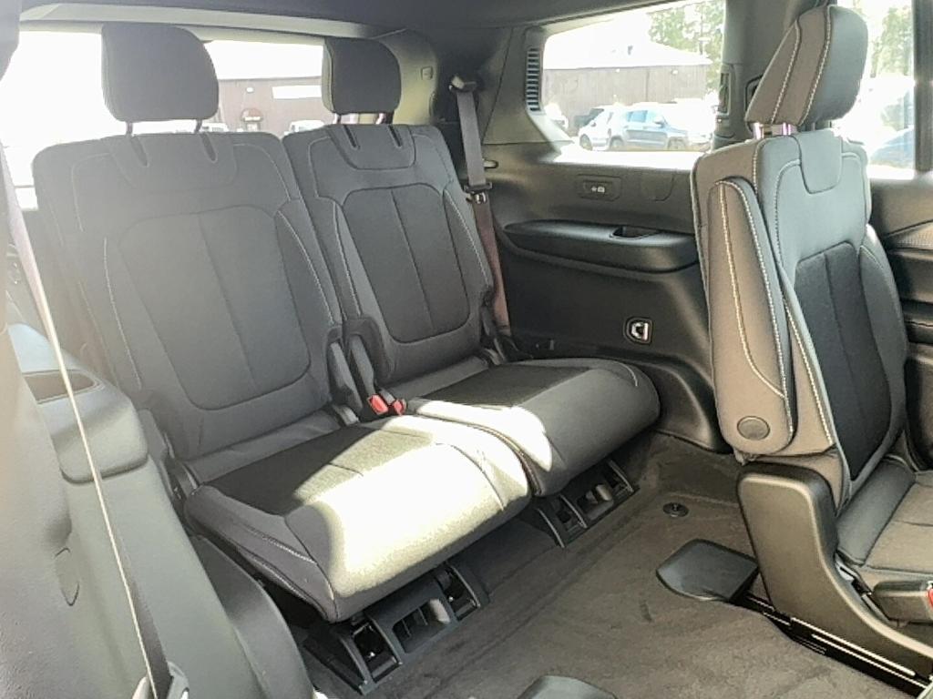 new 2025 Jeep Grand Cherokee L car, priced at $43,224