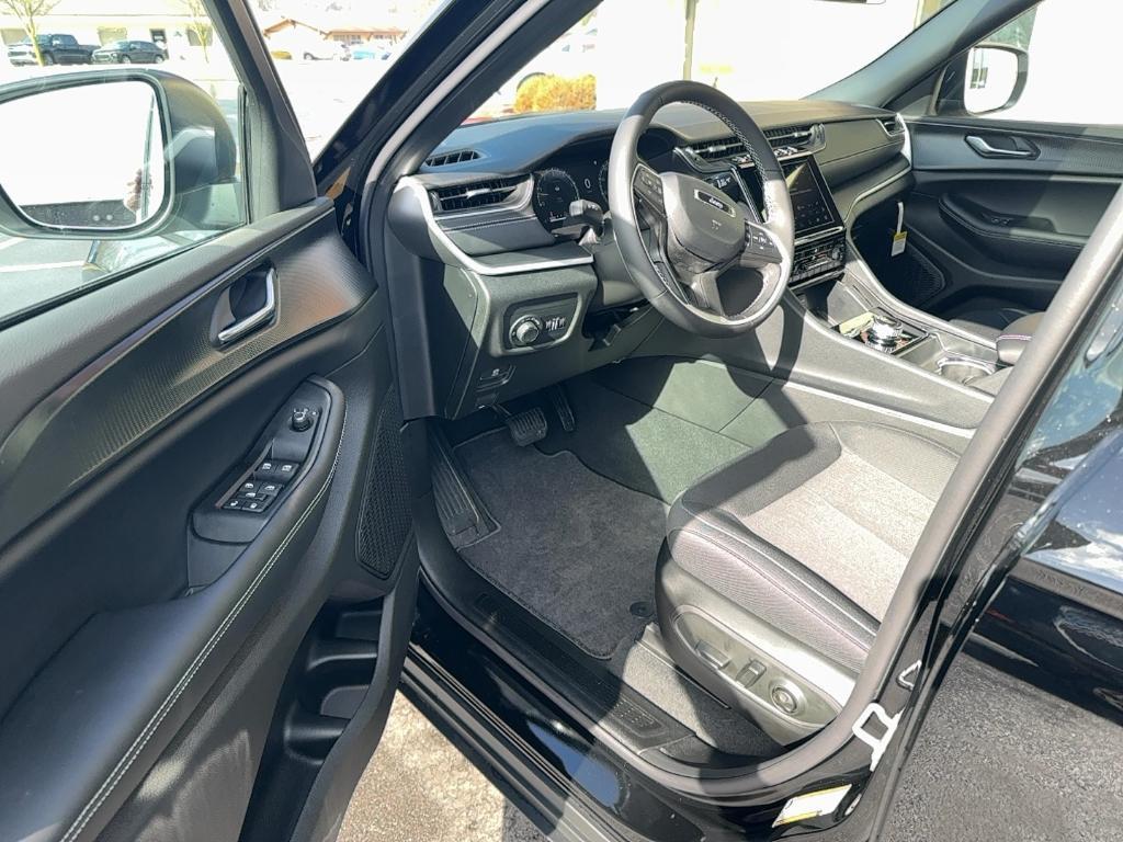 new 2025 Jeep Grand Cherokee L car, priced at $43,224