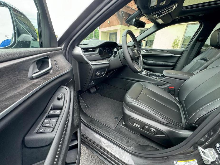 new 2024 Jeep Grand Cherokee car, priced at $44,859