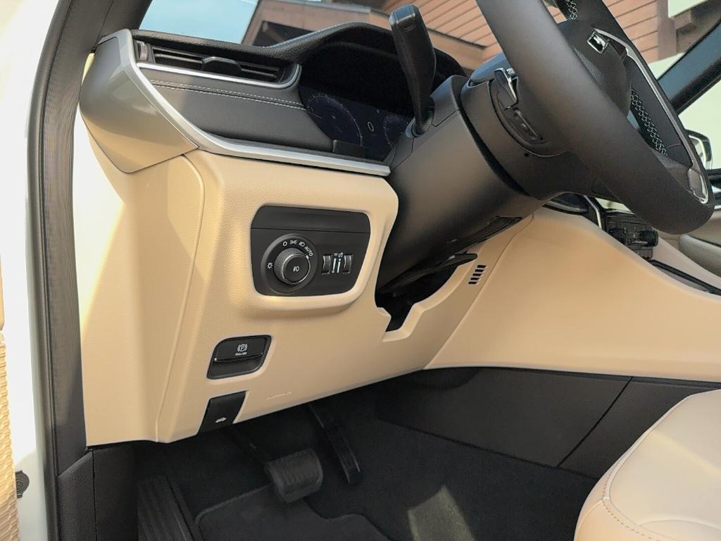 new 2025 Jeep Grand Cherokee car, priced at $49,271