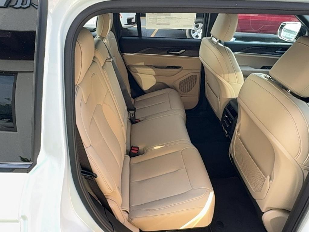 new 2025 Jeep Grand Cherokee car, priced at $49,271