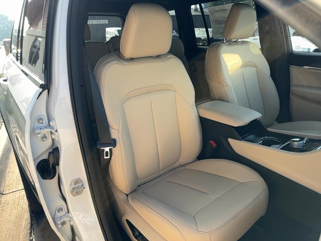 new 2025 Jeep Grand Cherokee car, priced at $49,271