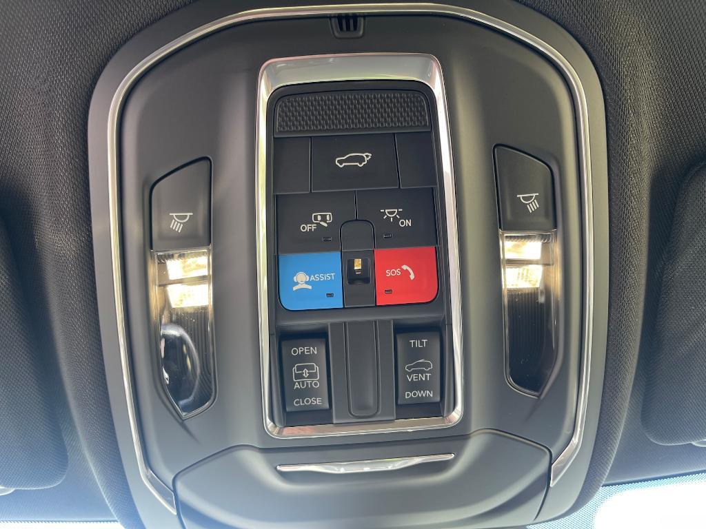 new 2025 Jeep Grand Cherokee car, priced at $37,096