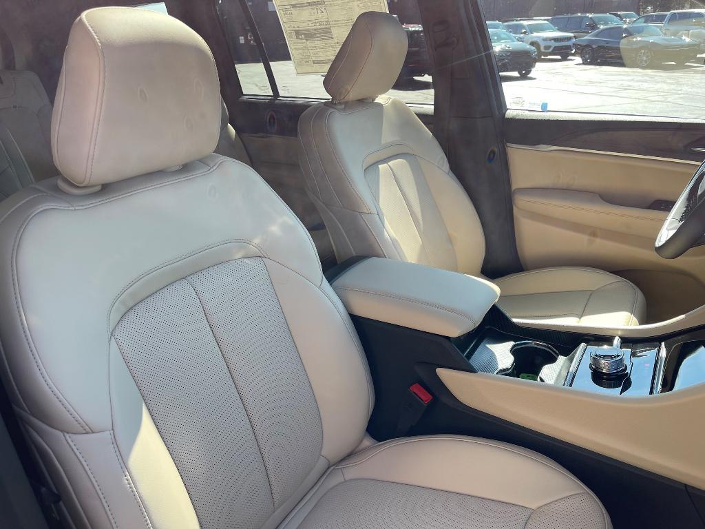 new 2025 Jeep Grand Cherokee L car, priced at $42,546