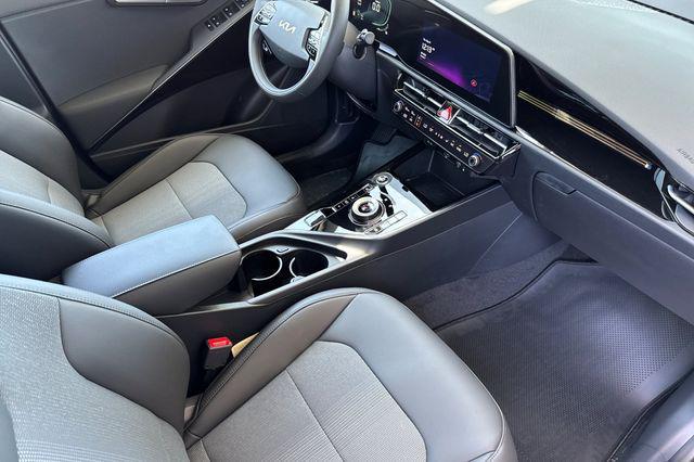 new 2025 Kia Niro Plug-In Hybrid car, priced at $36,760