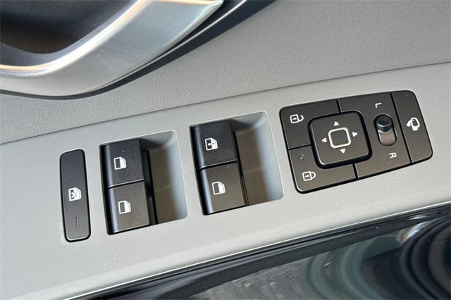 new 2025 Kia Niro car, priced at $33,660