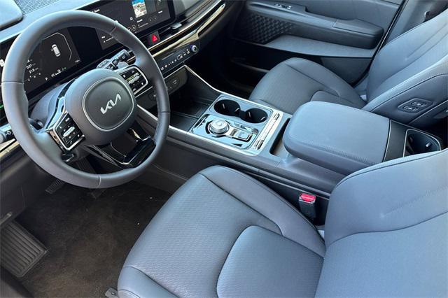 new 2025 Kia Carnival Hybrid car, priced at $55,265