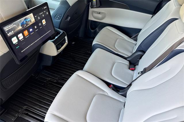 new 2025 Kia Carnival Hybrid car, priced at $53,955