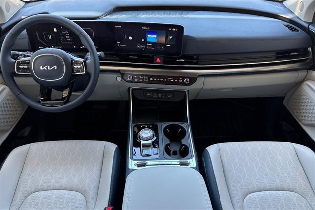 new 2025 Kia Carnival Hybrid car, priced at $53,955