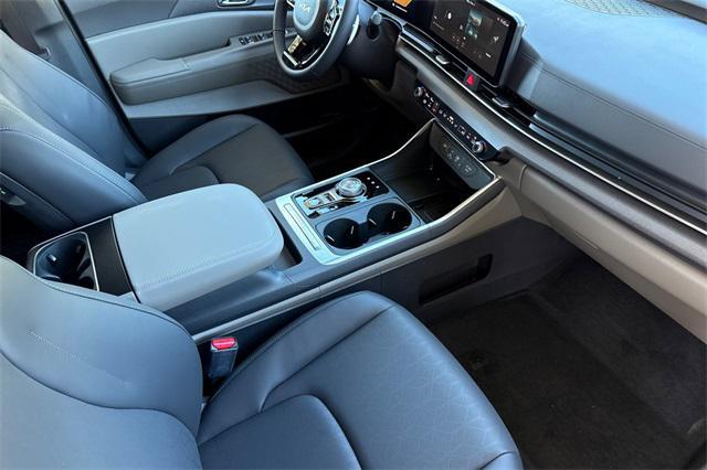 new 2026 Kia Carnival Hybrid car, priced at $45,895