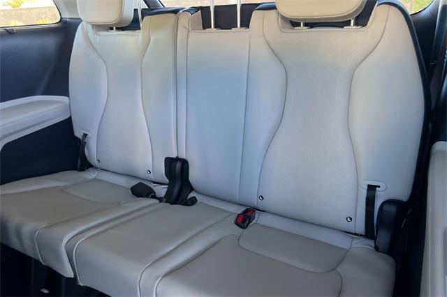 new 2026 Kia Carnival Hybrid car, priced at $45,180