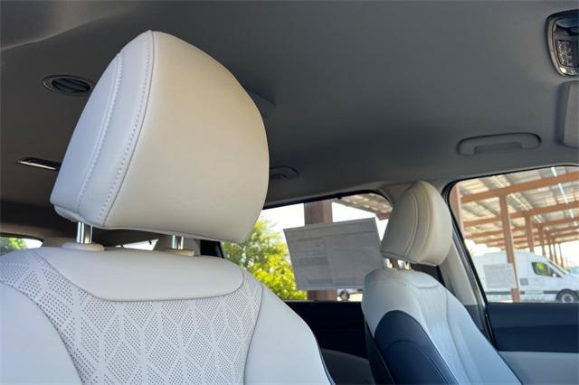 new 2026 Kia Carnival Hybrid car, priced at $45,180