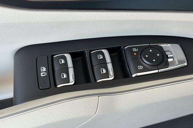 new 2025 Kia Sorento Hybrid car, priced at $40,600