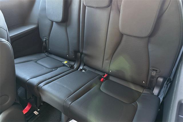 new 2026 Kia Carnival Hybrid car, priced at $57,520