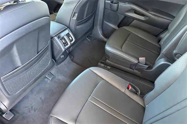 new 2025 Kia Sorento car, priced at $43,925