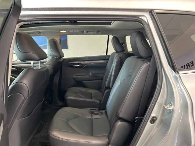 used 2024 Toyota Highlander Hybrid car, priced at $54,990