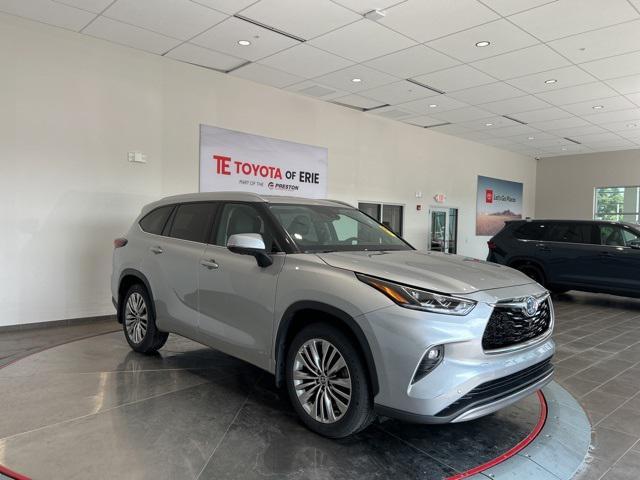 used 2024 Toyota Highlander Hybrid car, priced at $54,990