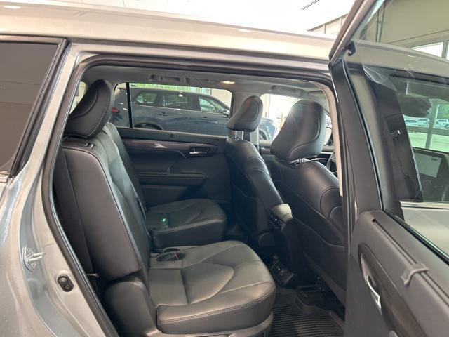 used 2024 Toyota Highlander Hybrid car, priced at $54,990