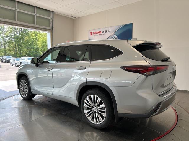 used 2024 Toyota Highlander Hybrid car, priced at $54,990