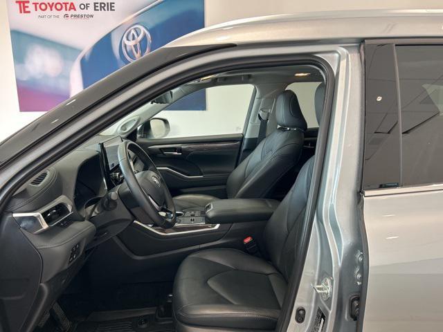 used 2024 Toyota Highlander Hybrid car, priced at $54,990