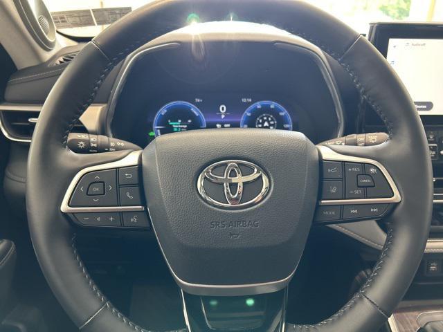 used 2024 Toyota Highlander Hybrid car, priced at $54,990