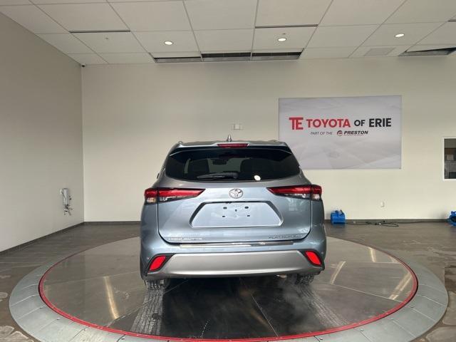 used 2021 Toyota Highlander car, priced at $36,990