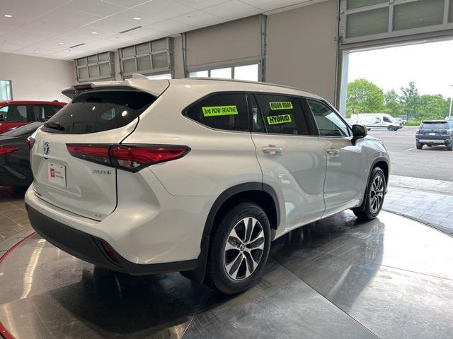 used 2022 Toyota Highlander Hybrid car, priced at $43,550