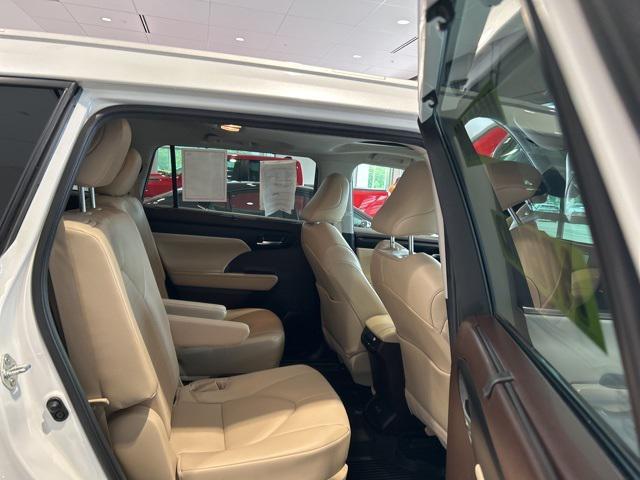 used 2022 Toyota Highlander Hybrid car, priced at $43,550