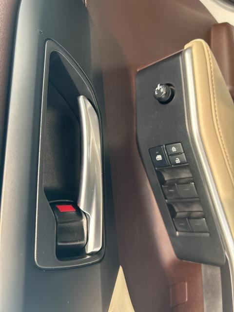 used 2022 Toyota Highlander Hybrid car, priced at $43,550
