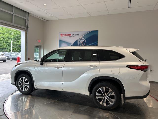 used 2022 Toyota Highlander Hybrid car, priced at $43,550