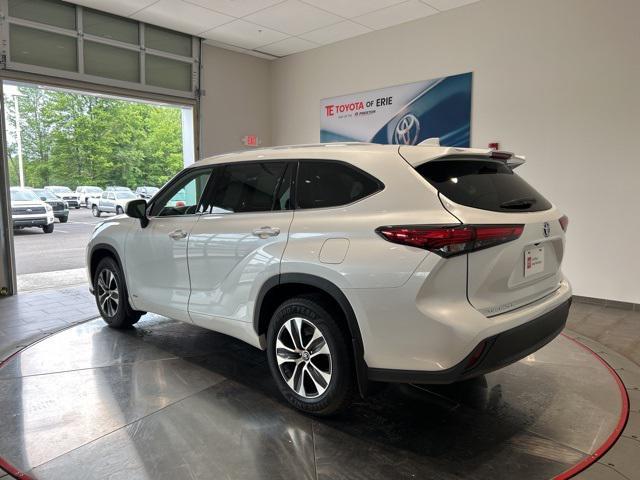 used 2022 Toyota Highlander Hybrid car, priced at $43,550