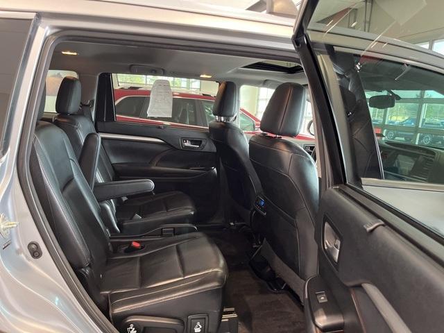 used 2014 Toyota Highlander car, priced at $15,550