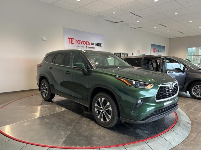 new 2025 Toyota Highlander car, priced at $47,853
