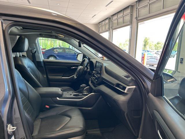 used 2021 Toyota Highlander Hybrid car, priced at $28,990