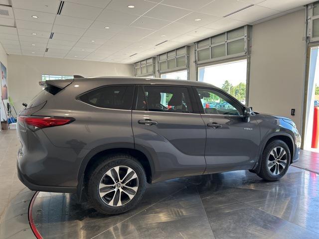 used 2021 Toyota Highlander Hybrid car, priced at $28,990