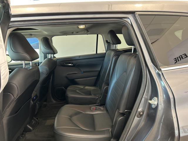 used 2021 Toyota Highlander Hybrid car, priced at $28,990