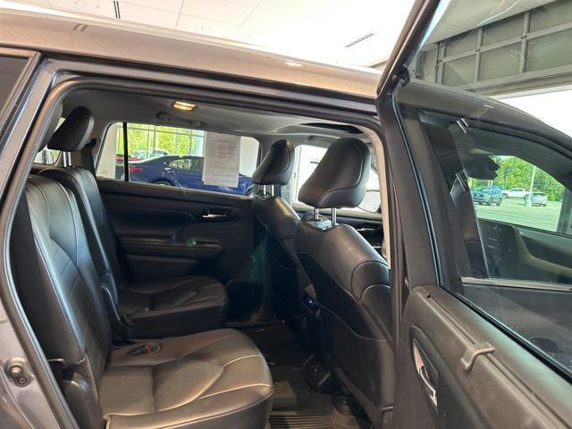 used 2021 Toyota Highlander Hybrid car, priced at $28,990