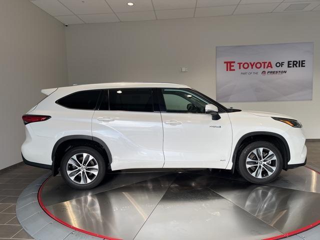 used 2021 Toyota Highlander Hybrid car, priced at $36,990