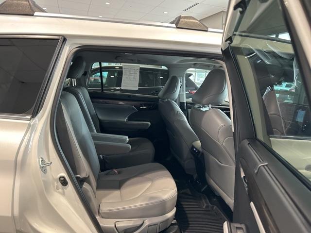 used 2021 Toyota Highlander Hybrid car, priced at $37,990