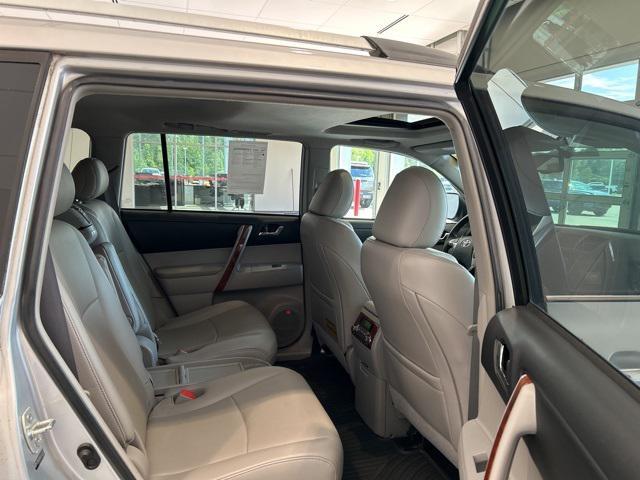 used 2013 Toyota Highlander car, priced at $14,990