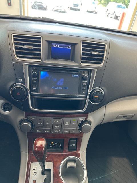 used 2013 Toyota Highlander car, priced at $14,990