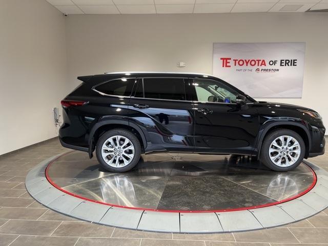 used 2024 Toyota Highlander car, priced at $47,990